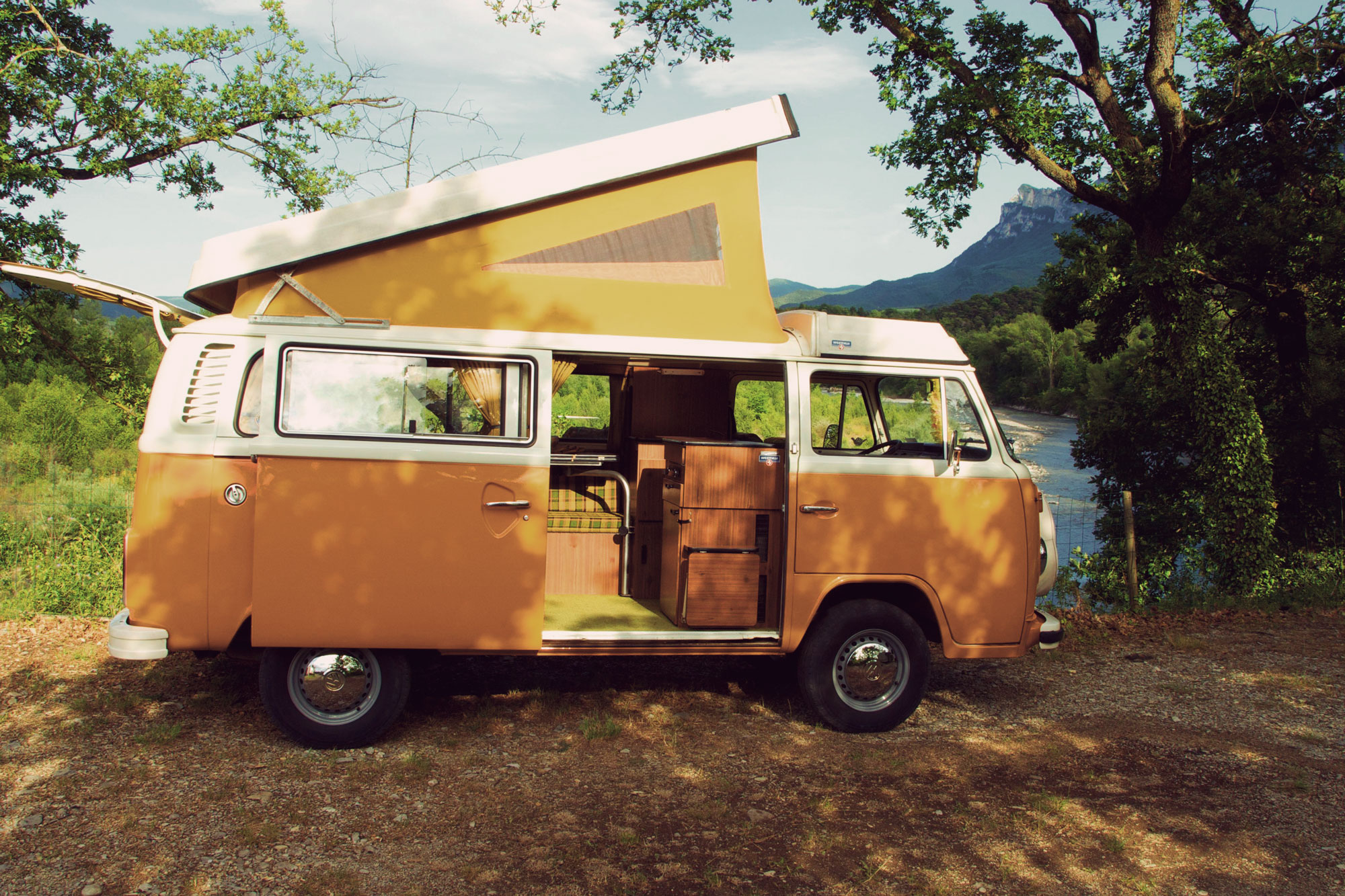 Seventies-Combi_location-rental-VW-05-Aouste-Sye