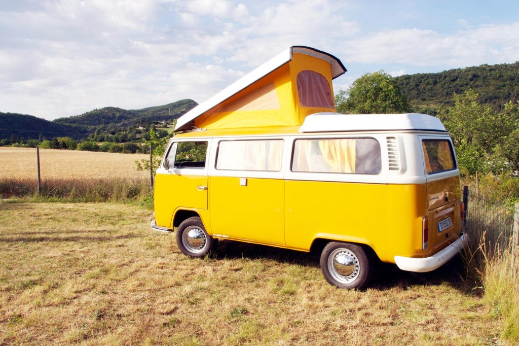 Seventies-Combi_location-rental-VW-24-Piegros-Clastre